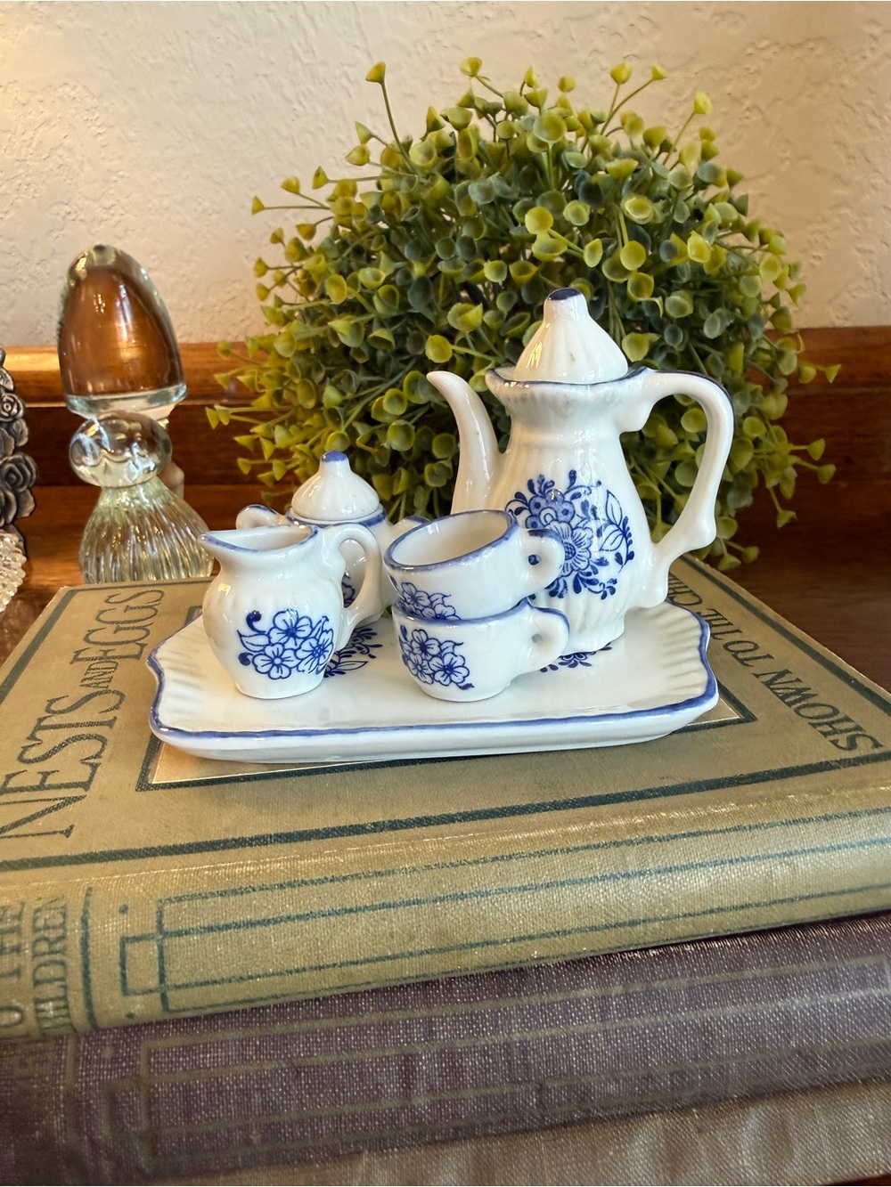 Vintage miniature White and Blue Porcelain Tea Set - Classic Floral Design - Picture 5 of 17